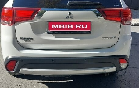 Mitsubishi Outlander III рестайлинг 3, 2016 год, 1 350 000 рублей, 5 фотография