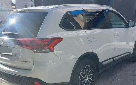 Mitsubishi Outlander III рестайлинг 3, 2016 год, 1 350 000 рублей, 22 фотография