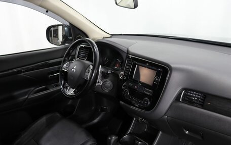 Mitsubishi Outlander III рестайлинг 3, 2016 год, 1 749 000 рублей, 10 фотография