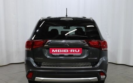 Mitsubishi Outlander III рестайлинг 3, 2016 год, 1 749 000 рублей, 5 фотография