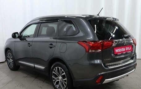 Mitsubishi Outlander III рестайлинг 3, 2016 год, 1 749 000 рублей, 6 фотография