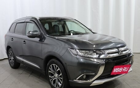 Mitsubishi Outlander III рестайлинг 3, 2016 год, 1 749 000 рублей, 3 фотография