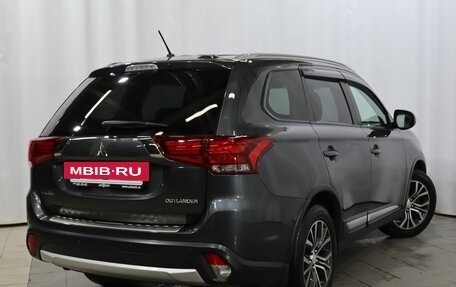Mitsubishi Outlander III рестайлинг 3, 2016 год, 1 749 000 рублей, 4 фотография
