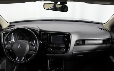 Mitsubishi Outlander III рестайлинг 3, 2016 год, 1 749 000 рублей, 14 фотография