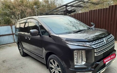 Mitsubishi Delica D:5 I, 2019 год, 3 700 000 рублей, 2 фотография
