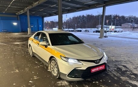 Toyota Camry, 2021 год, 2 300 000 рублей, 1 фотография