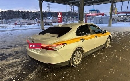 Toyota Camry, 2021 год, 2 300 000 рублей, 4 фотография