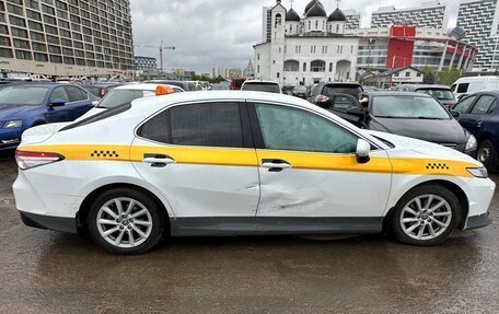 Toyota Camry, 2021 год, 2 300 000 рублей, 9 фотография