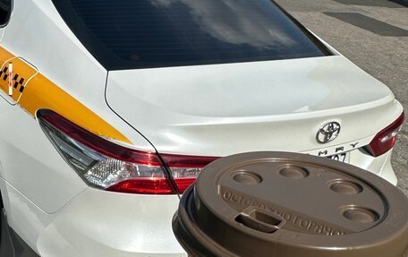 Toyota Camry, 2021 год, 2 300 000 рублей, 7 фотография