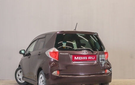 Toyota Ractis II, 2011 год, 989 000 рублей, 4 фотография