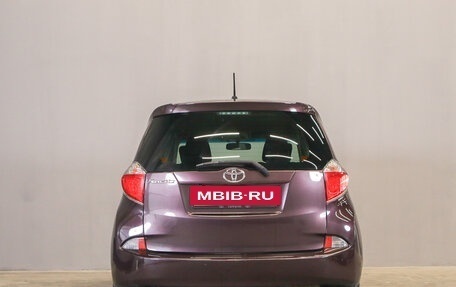 Toyota Ractis II, 2011 год, 989 000 рублей, 3 фотография