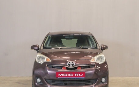 Toyota Ractis II, 2011 год, 989 000 рублей, 2 фотография