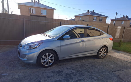 Hyundai Solaris II рестайлинг, 2011 год, 825 000 рублей, 2 фотография