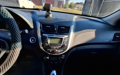 Hyundai Solaris II рестайлинг, 2011 год, 825 000 рублей, 10 фотография