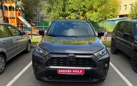 Toyota RAV4, 2019 год, 3 200 000 рублей, 2 фотография