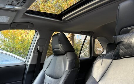 Toyota RAV4, 2019 год, 3 200 000 рублей, 5 фотография