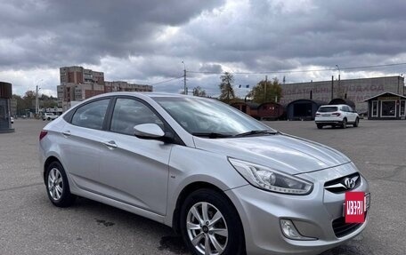 Hyundai Solaris II рестайлинг, 2013 год, 1 050 000 рублей, 2 фотография