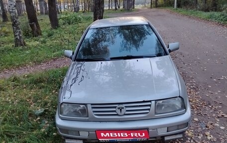 Volkswagen Vento, 1996 год, 140 000 рублей, 1 фотография
