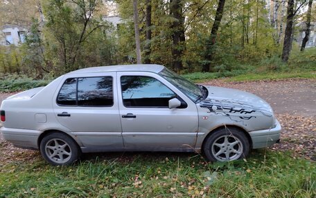 Volkswagen Vento, 1996 год, 140 000 рублей, 2 фотография
