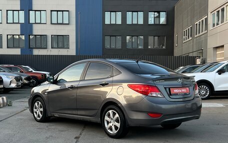 Hyundai Solaris II рестайлинг, 2011 год, 700 000 рублей, 2 фотография