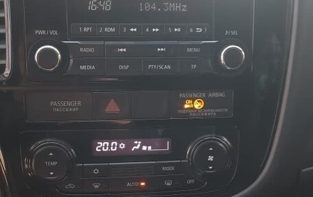 Mitsubishi Outlander III рестайлинг 3, 2013 год, 1 350 000 рублей, 7 фотография