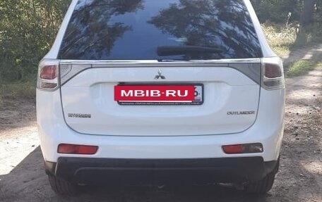 Mitsubishi Outlander III рестайлинг 3, 2013 год, 1 350 000 рублей, 3 фотография