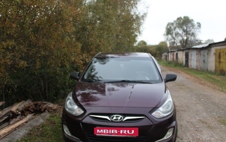 Hyundai Solaris II рестайлинг, 2012 год, 550 000 рублей, 3 фотография