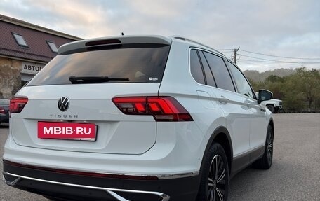 Volkswagen Tiguan II, 2021 год, 3 750 000 рублей, 3 фотография