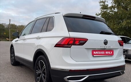 Volkswagen Tiguan II, 2021 год, 3 750 000 рублей, 2 фотография