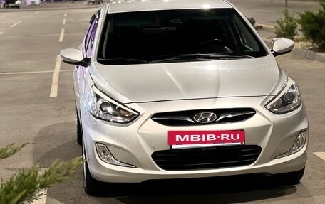 Hyundai Solaris II рестайлинг, 2013 год, 1 050 000 рублей, 5 фотография