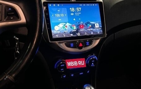 Hyundai Solaris II рестайлинг, 2013 год, 1 050 000 рублей, 15 фотография