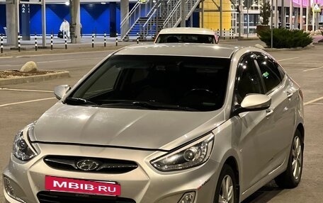 Hyundai Solaris II рестайлинг, 2013 год, 1 050 000 рублей, 12 фотография