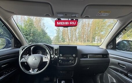 Mitsubishi Outlander III рестайлинг 3, 2015 год, 1 700 000 рублей, 14 фотография