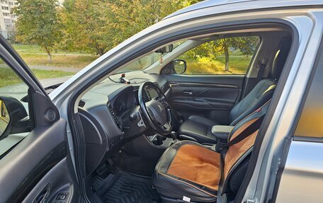 Mitsubishi Outlander III рестайлинг 3, 2016 год, 1 870 000 рублей, 6 фотография