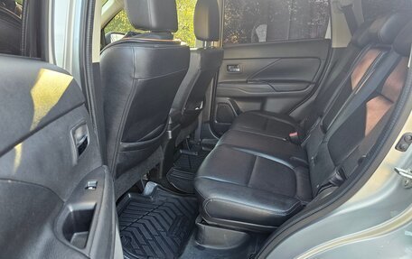 Mitsubishi Outlander III рестайлинг 3, 2016 год, 1 870 000 рублей, 7 фотография