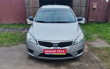 KIA cee'd I рестайлинг, 2011 год, 650 000 рублей, 2 фотография
