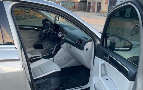 Volkswagen Tiguan II, 2018 год, 2 650 000 рублей, 11 фотография