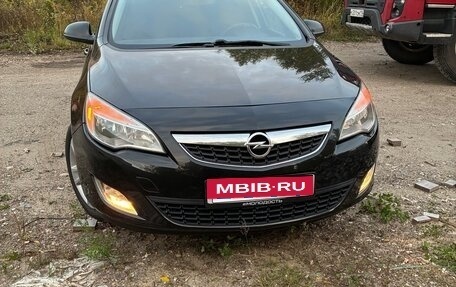 Opel Astra J, 2010 год, 790 000 рублей, 1 фотография
