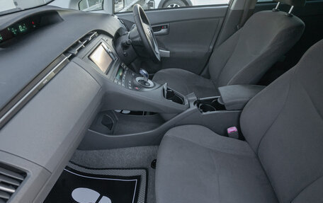Toyota Prius, 2011 год, 1 098 000 рублей, 20 фотография