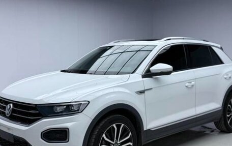 Volkswagen T-Roc I, 2022 год, 1 890 000 рублей, 1 фотография