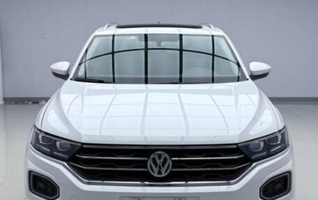 Volkswagen T-Roc I, 2022 год, 1 890 000 рублей, 2 фотография