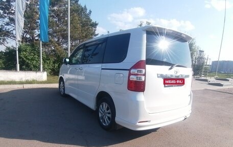 Toyota Noah III, 2011 год, 1 600 000 рублей, 7 фотография