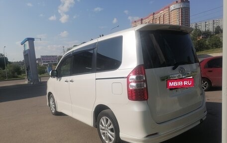 Toyota Noah III, 2011 год, 1 600 000 рублей, 5 фотография