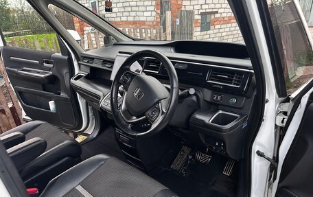 Honda Stepwgn IV, 2017 год, 1 890 000 рублей, 6 фотография