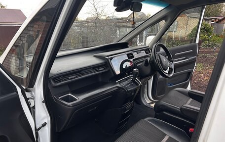Honda Stepwgn IV, 2017 год, 1 890 000 рублей, 5 фотография