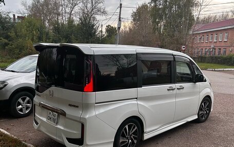 Honda Stepwgn IV, 2017 год, 1 890 000 рублей, 3 фотография