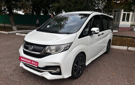 Honda Stepwgn IV, 2017 год, 1 890 000 рублей, 2 фотография