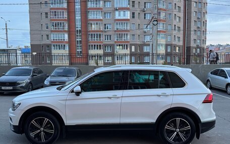 Volkswagen Tiguan II, 2017 год, 2 199 000 рублей, 3 фотография