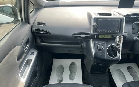 Toyota Wish II, 2009 год, 1 399 000 рублей, 17 фотография