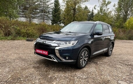Mitsubishi Outlander III рестайлинг 3, 2019 год, 2 700 000 рублей, 1 фотография